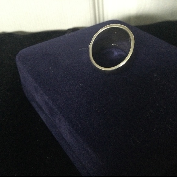 Sterling Silver Hammered Ladies Ring - Picture 4 of 6